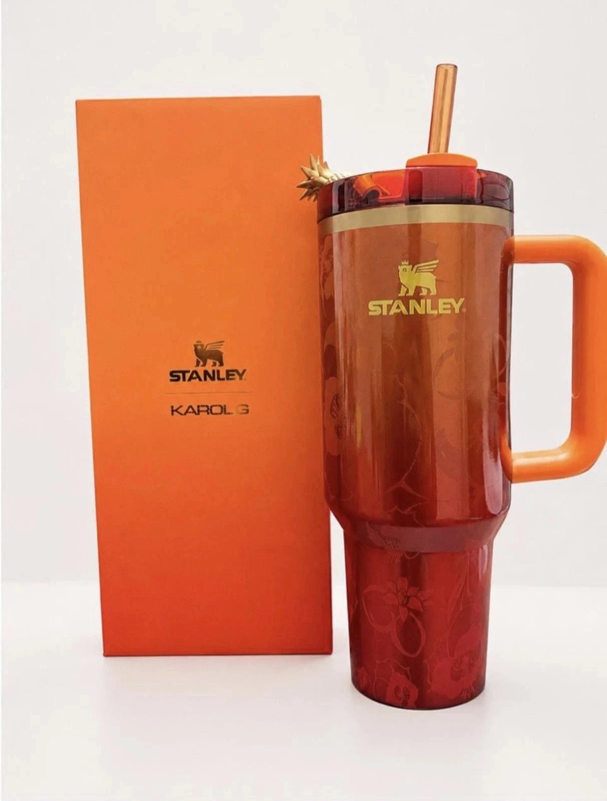 The Stanley 1913 x KAROL G 40 oz Quencher H2.0 FlowState™ Tumbler – Limited Edition
