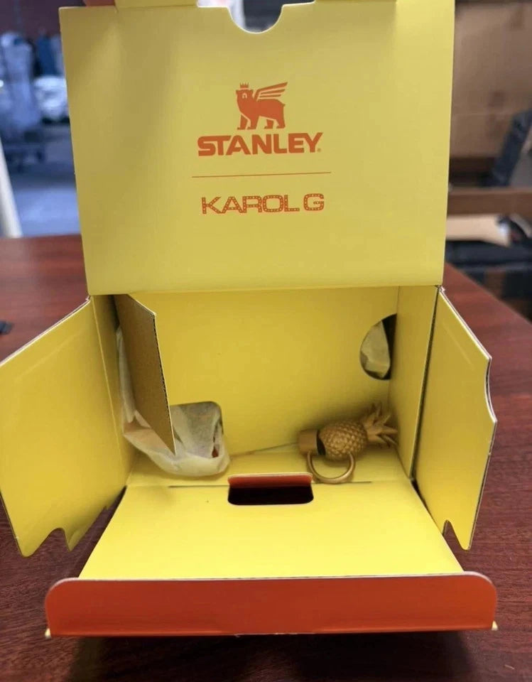 The Stanley 1913 x KAROL G 40 oz Quencher H2.0 FlowState™ Tumbler – Limited Edition