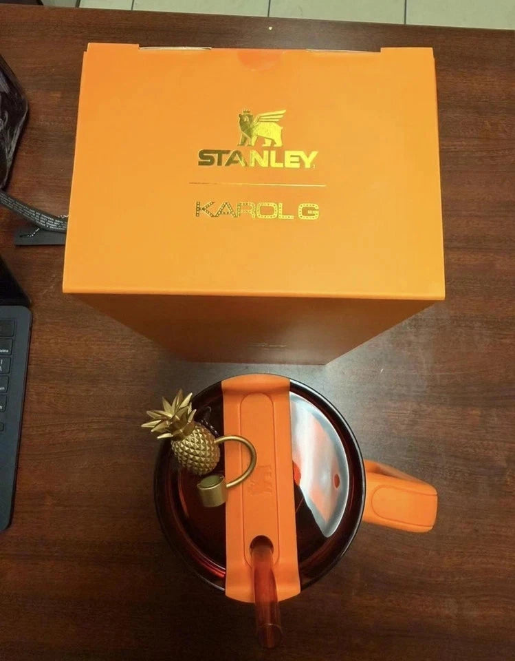 The Stanley 1913 x KAROL G 40 oz Quencher H2.0 FlowState™ Tumbler – Limited Edition